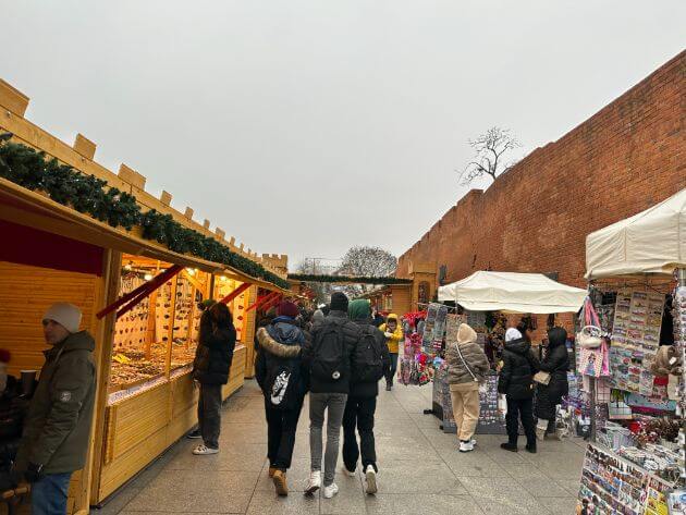 ワルシャワのクリスマスマーケットを撮影した写真