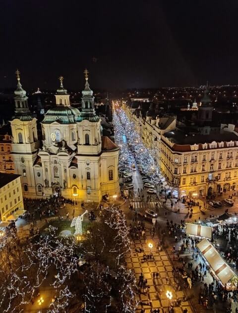 プラハのクリスマスマーケットを撮影した写真